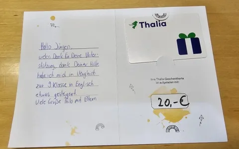 Eine Handgeschriebene Grußkarte zu Weihnachten von Thilo und seinen Eltern mit einer Gutscheinkarte