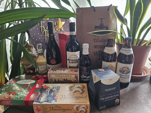 viele unterschiedliche kleine weihnachtliche Aufmerksamkeiten